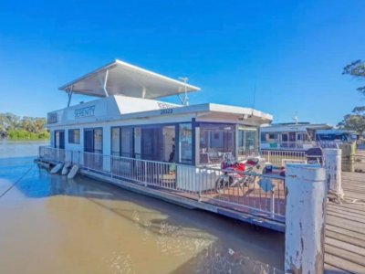 Buy to use as commercial or as perosnal Houseboat