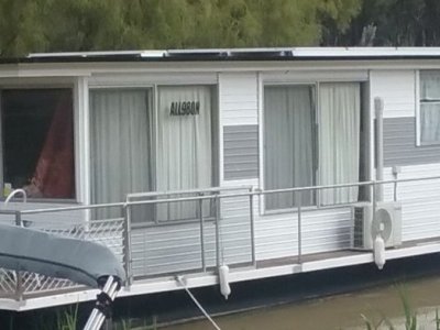 Houseboat to be taken anywhere along the Murray