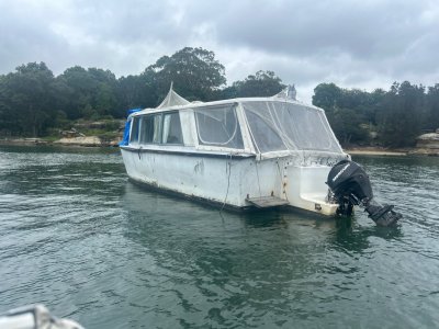 Griffin 28 Houseboat Cruiser