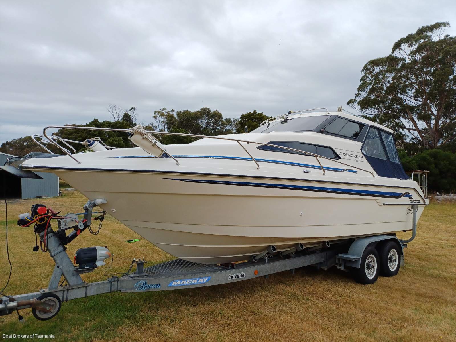 Whittley Cruisemaster 700. An excellent example ready to go now. Boat Brokers of Tasmania