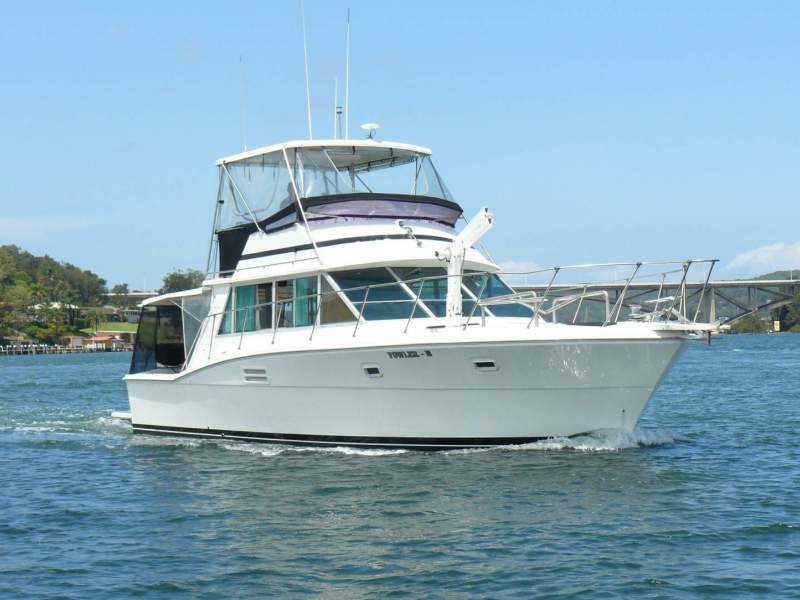 Mariner 3800 Flybridge Cruiser Hardtop