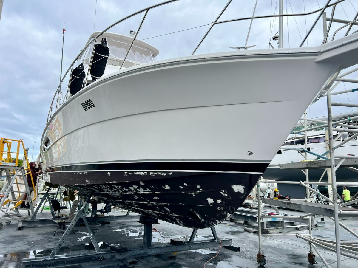 Reel Nauti Riviera 40 Flybridge Boat Brokers of Tasmania