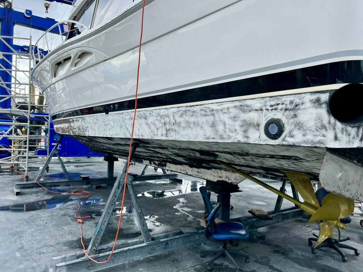 Reel Nauti Riviera 40 Flybridge Boat Brokers of Tasmania