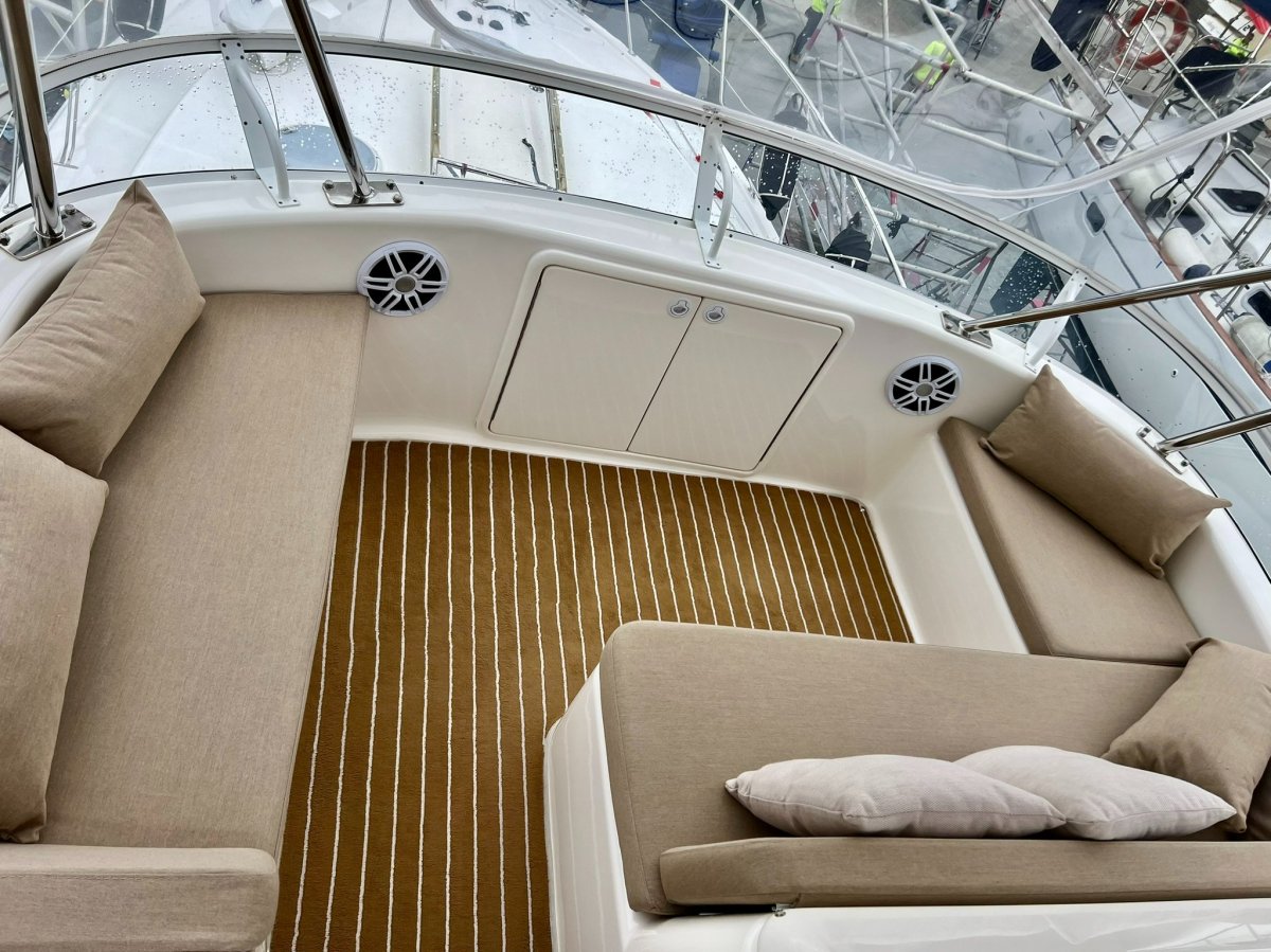 Reel Nauti Riviera 40 Flybridge Boat Brokers of Tasmania