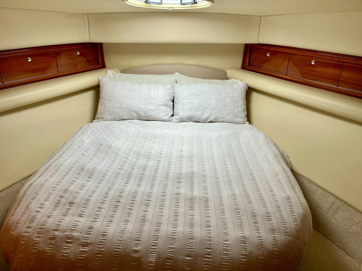 Reel Nauti Riviera 40 Flybridge Boat Brokers of Tasmania