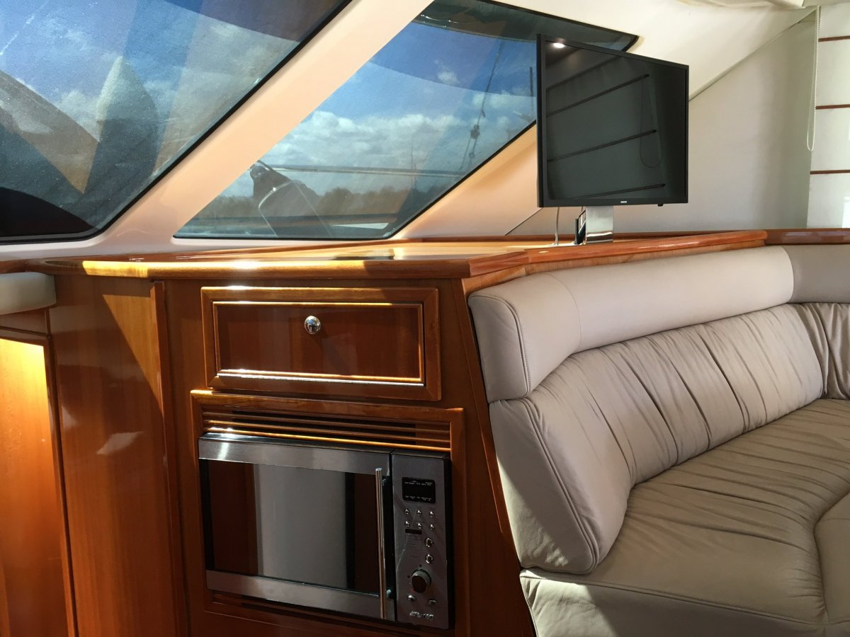 Reel Nauti Riviera 40 Flybridge Boat Brokers of Tasmania