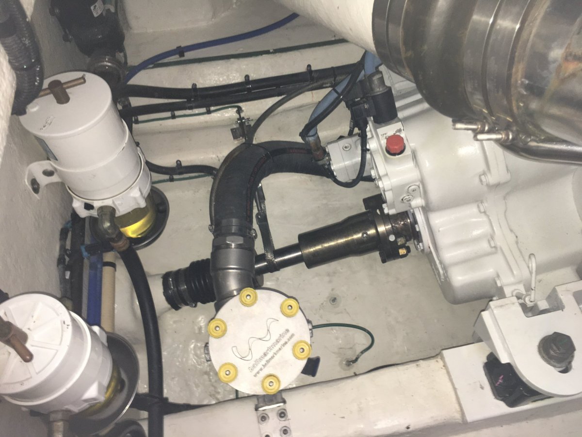Reel Nauti Riviera 40 Flybridge Boat Brokers of Tasmania