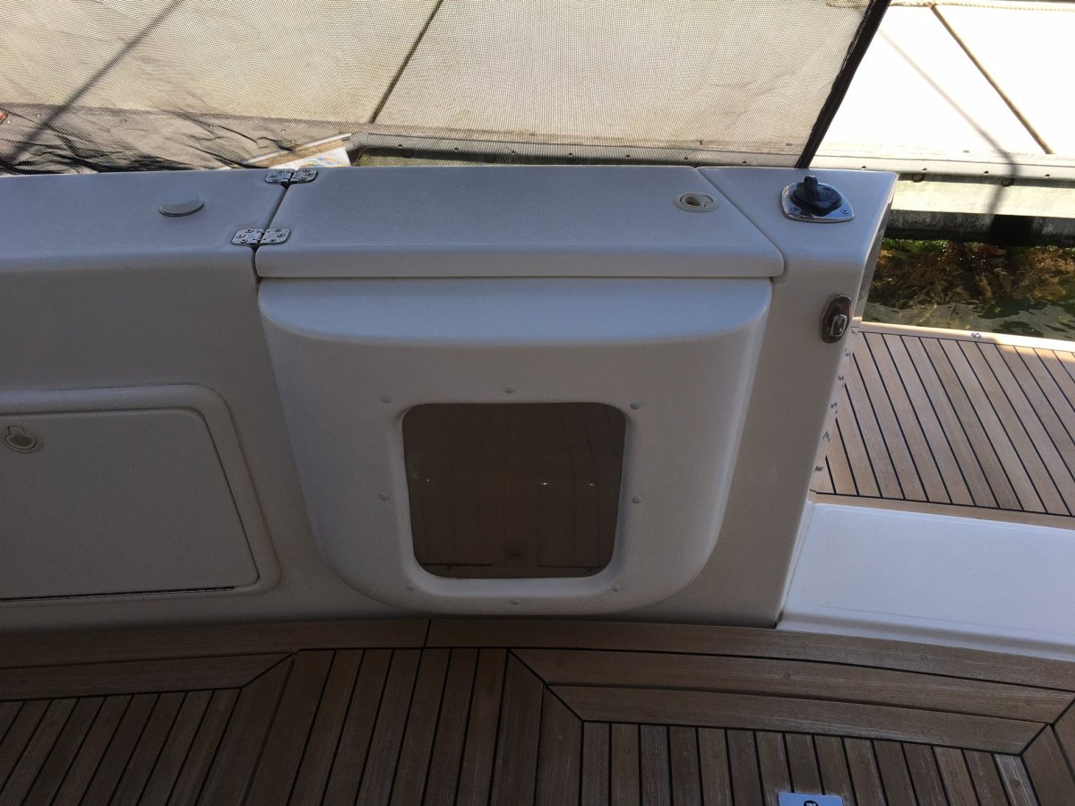 Reel Nauti Riviera 40 Flybridge Boat Brokers of Tasmania