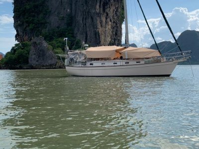 Island Packet 40 for sale with Seaspray Yacht Sales, Langkawi.