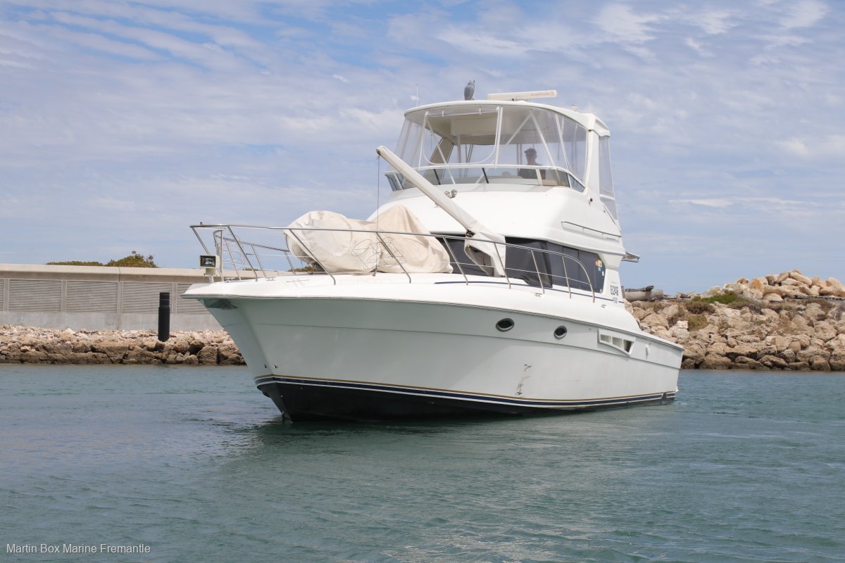 Silverton 42 Flybridge With Twin Cummins Diesels