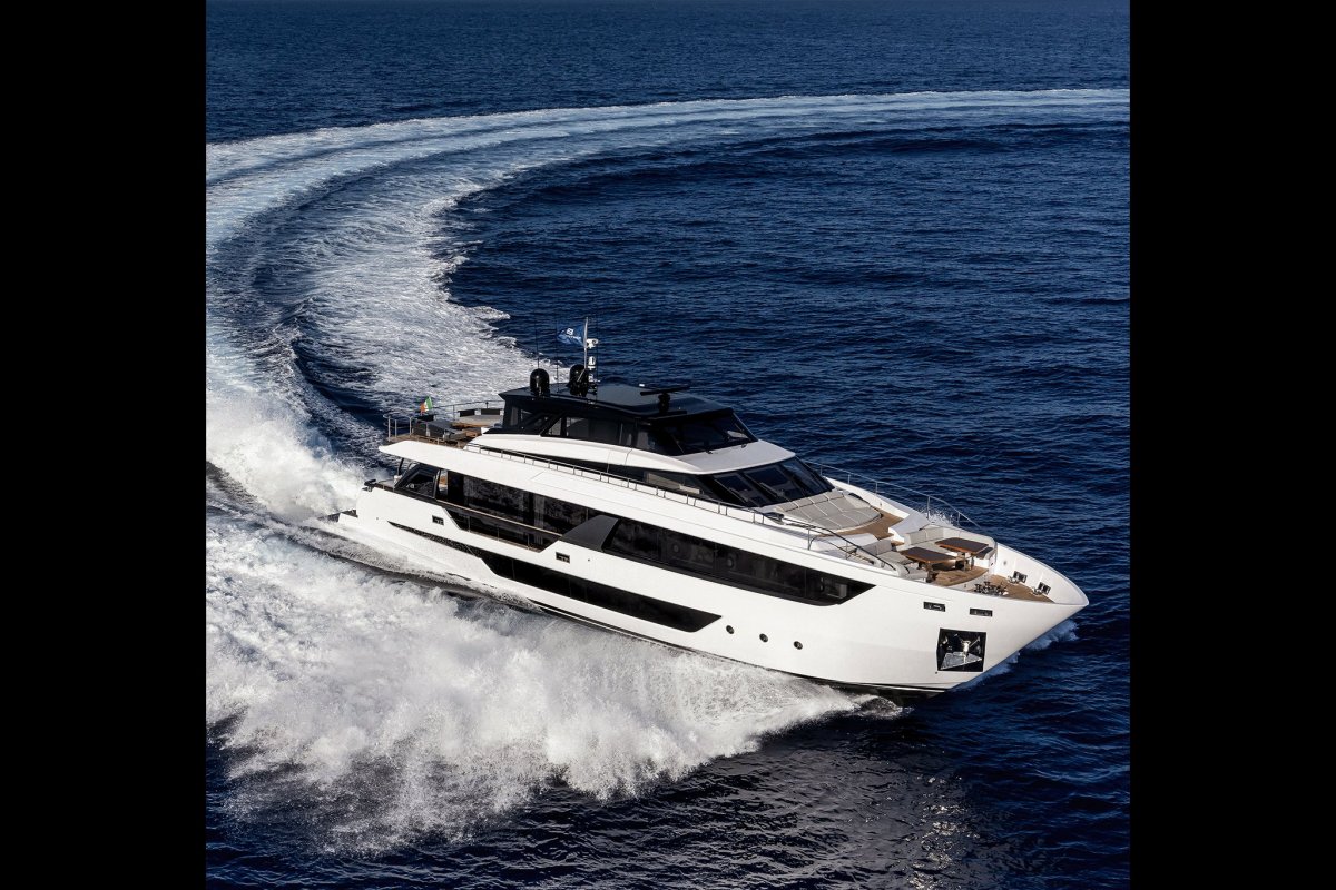 Ferretti 1000 Skydeck