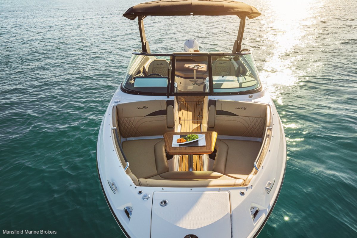 New Sea Ray 260 SLX OB:Choose your upholstery colour