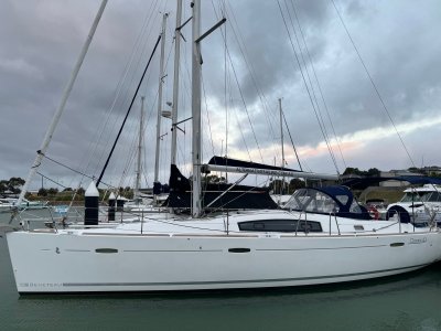 Beneteau Oceanis 43 Exceptional condition with low hours