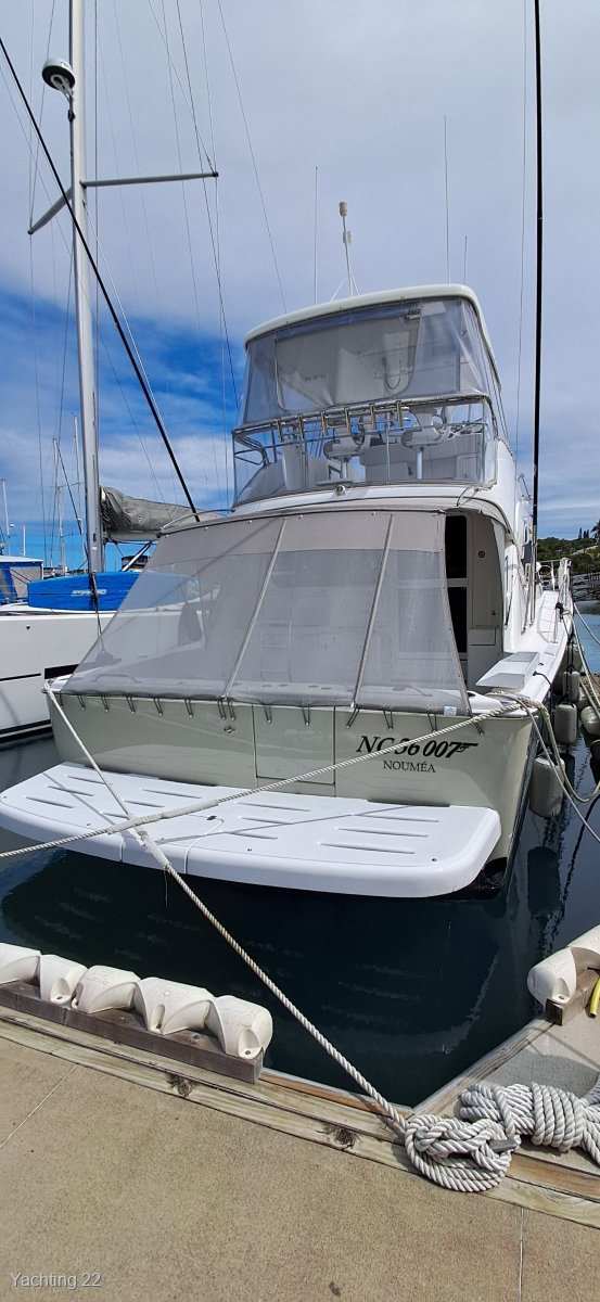 Riviera 47 Flybridge Convertible Excellent condition!