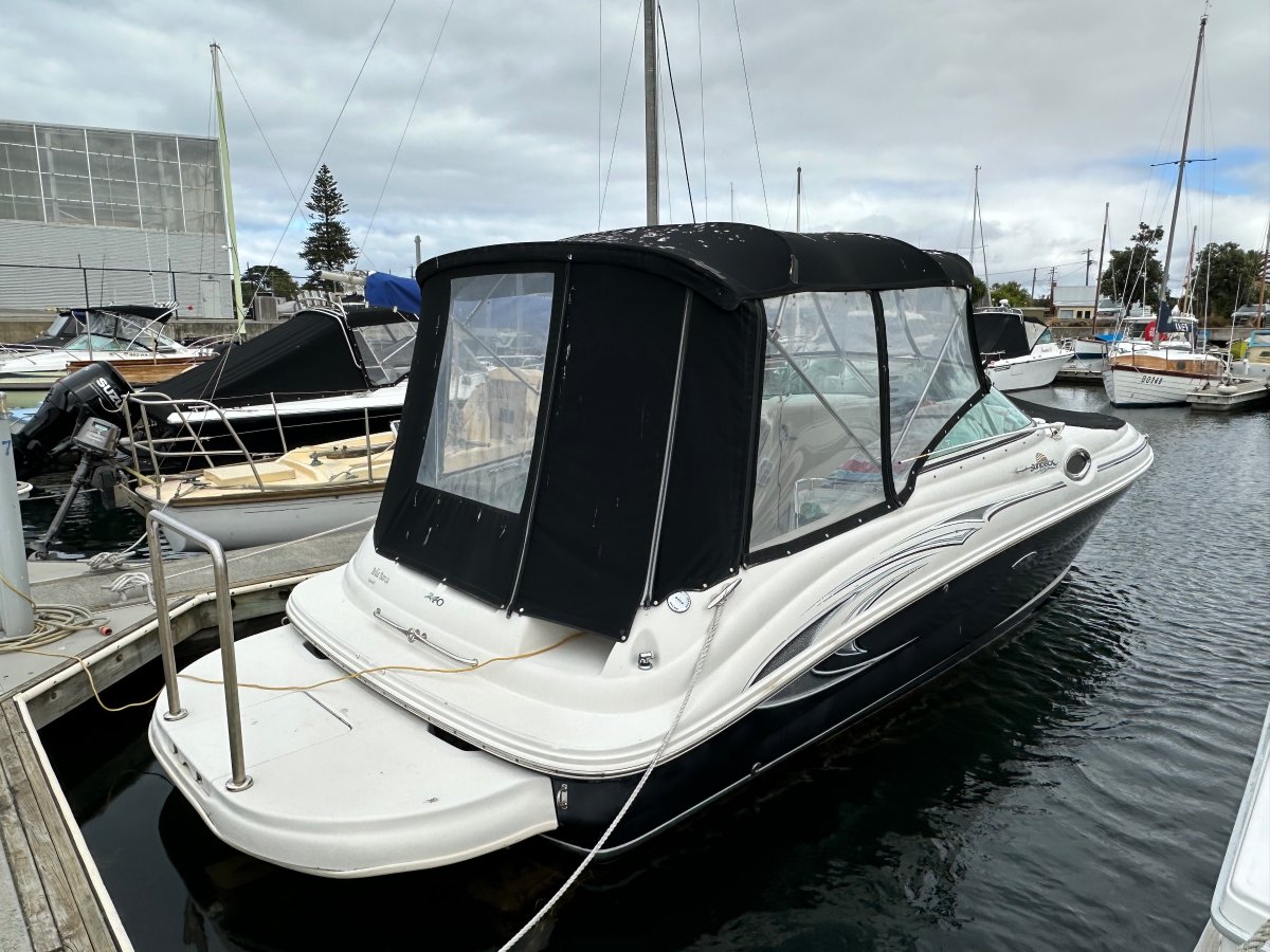 Sea Ray 240 Sundeck