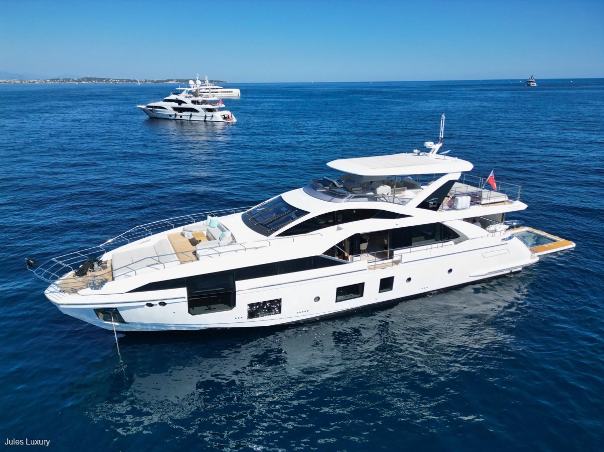 Azimut Grande 27 METRI