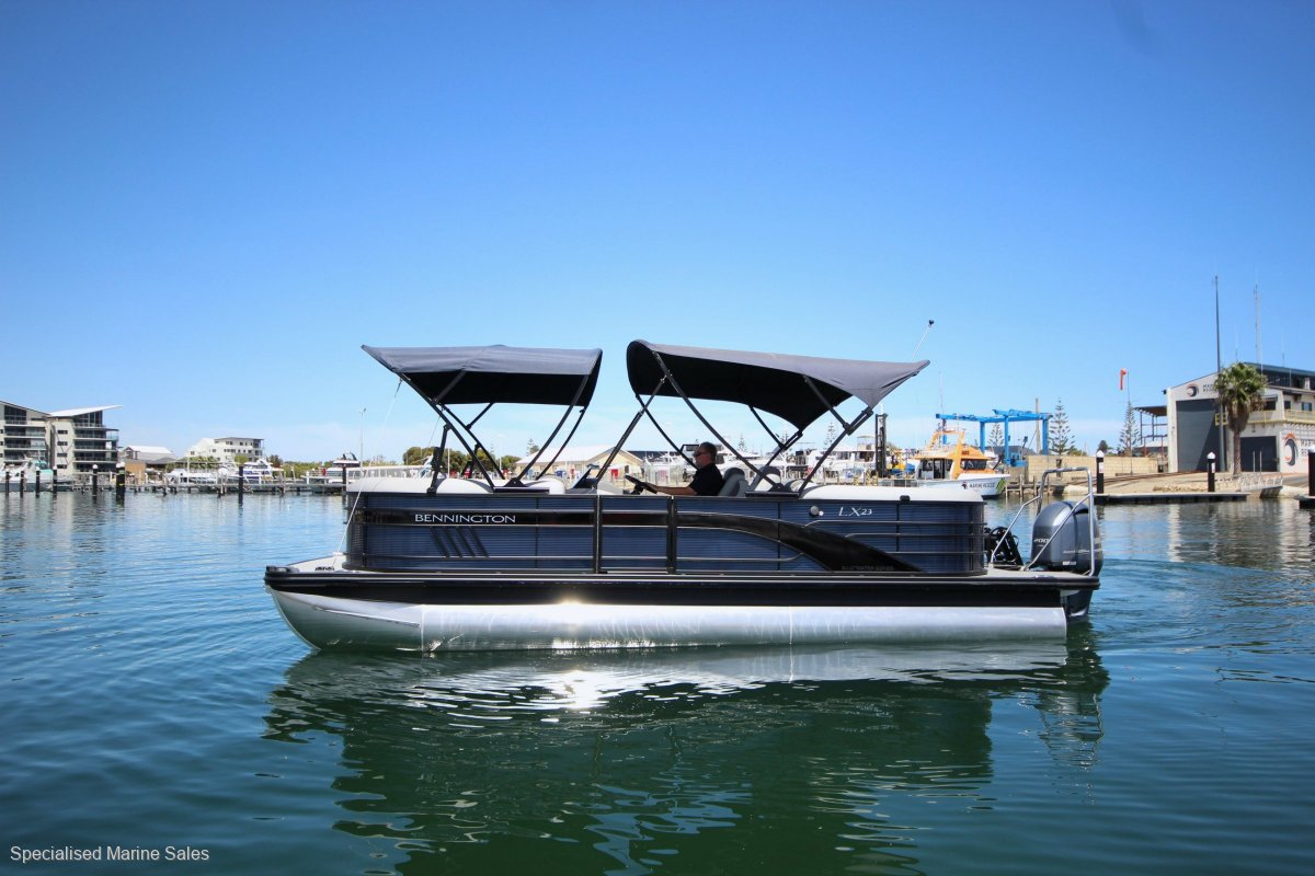 Bennington Pontoon Boat 23 LX