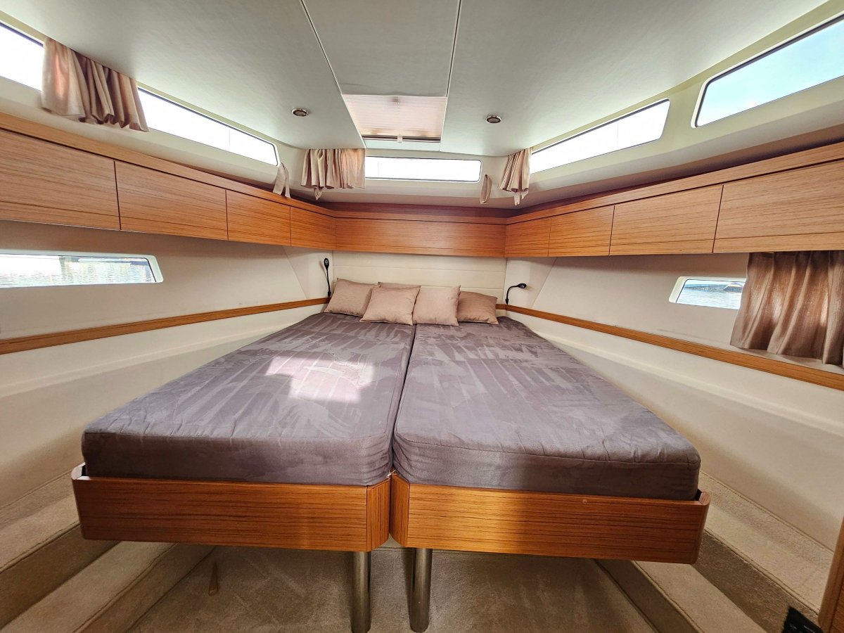 Greenline 39 Sedan Cruiser