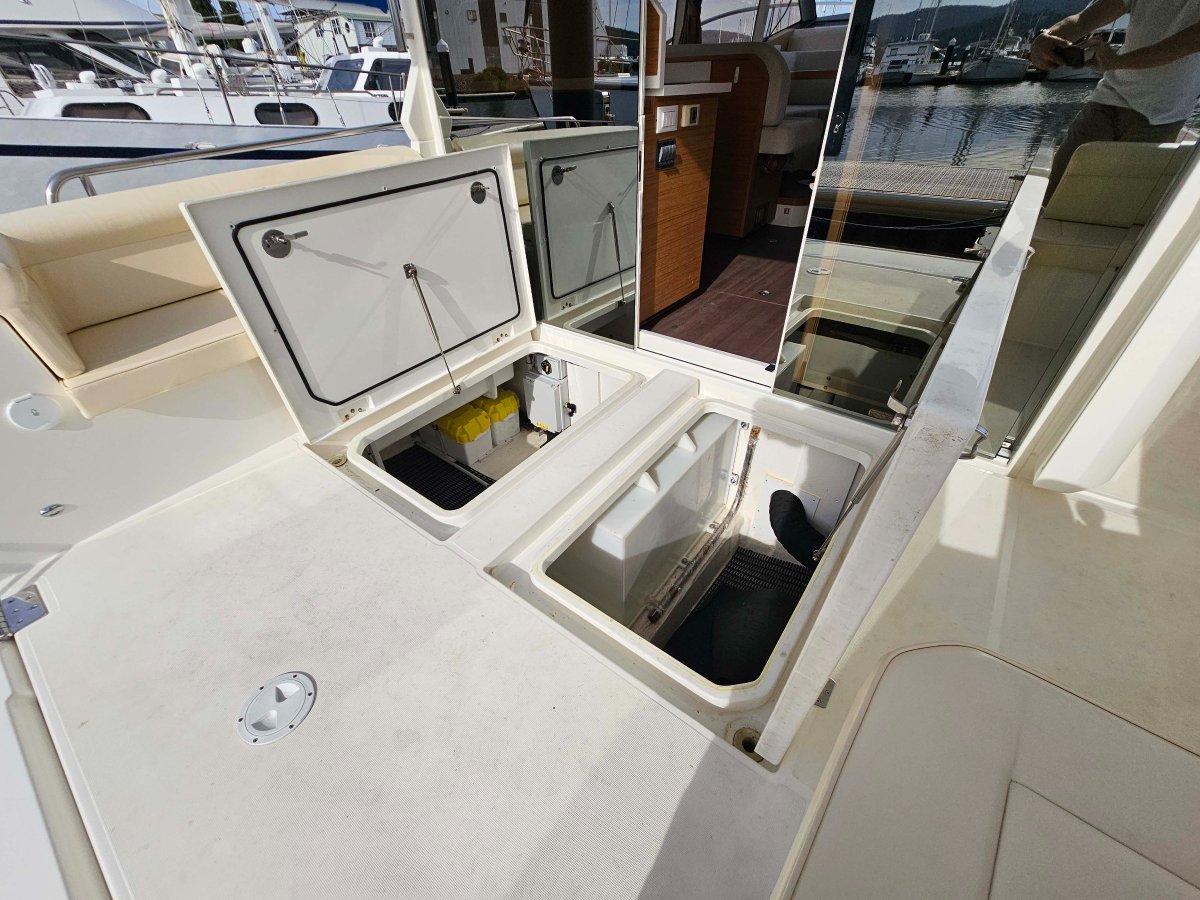 Greenline 39 Sedan Cruiser