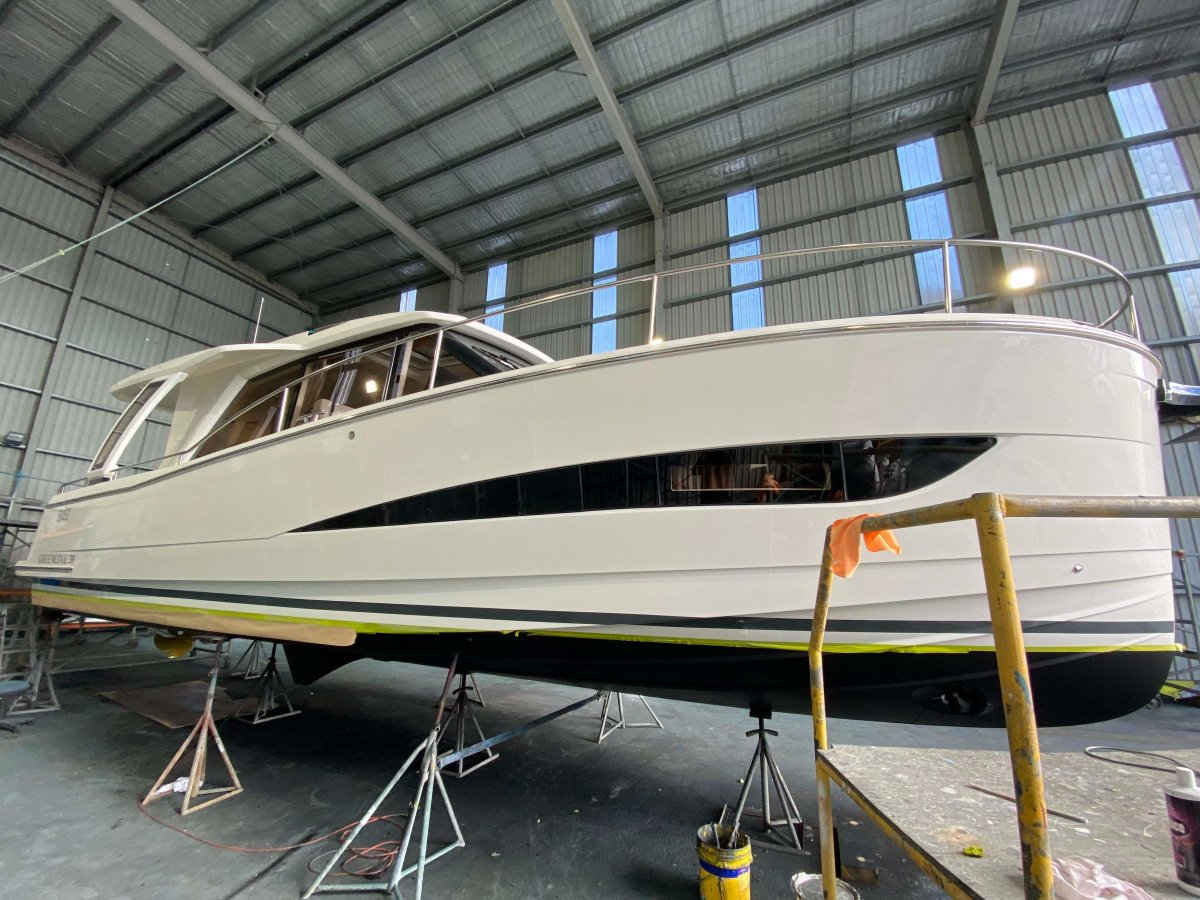 Greenline 39 Sedan Cruiser