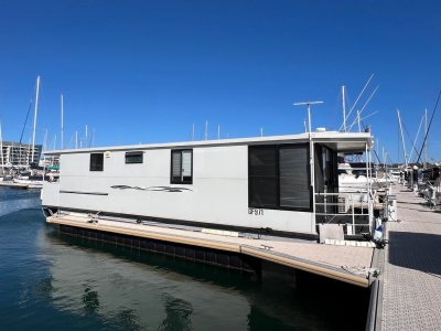 Custom 12m Houseboat - Floating Apartment!