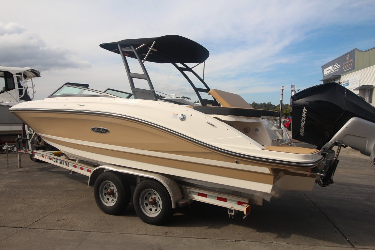 Sea Ray 230 SPX OB Bowrider