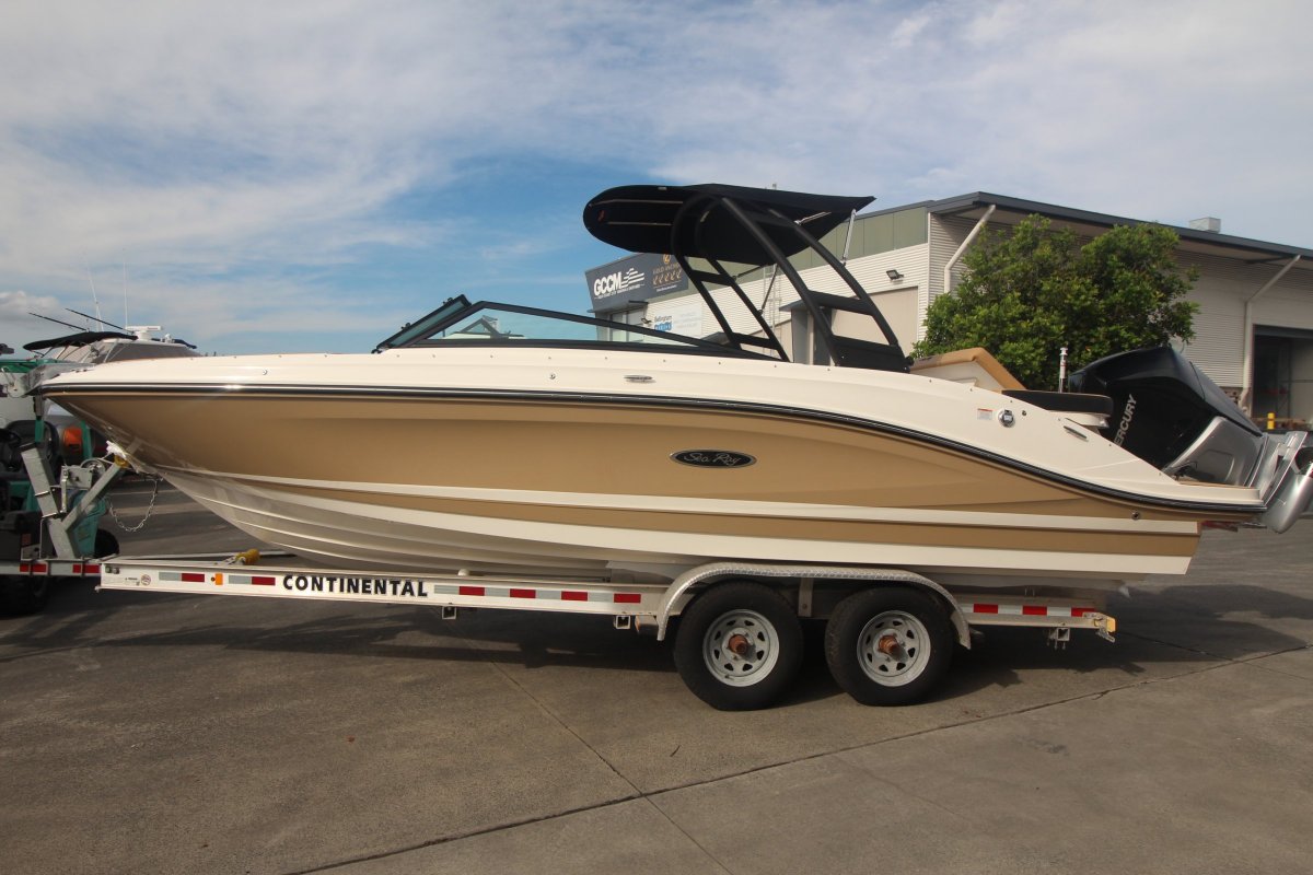 Sea Ray 230 SPX OB Bowrider
