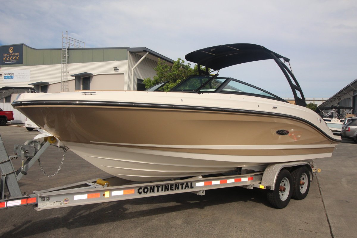 Sea Ray 230 SPX OB Bowrider