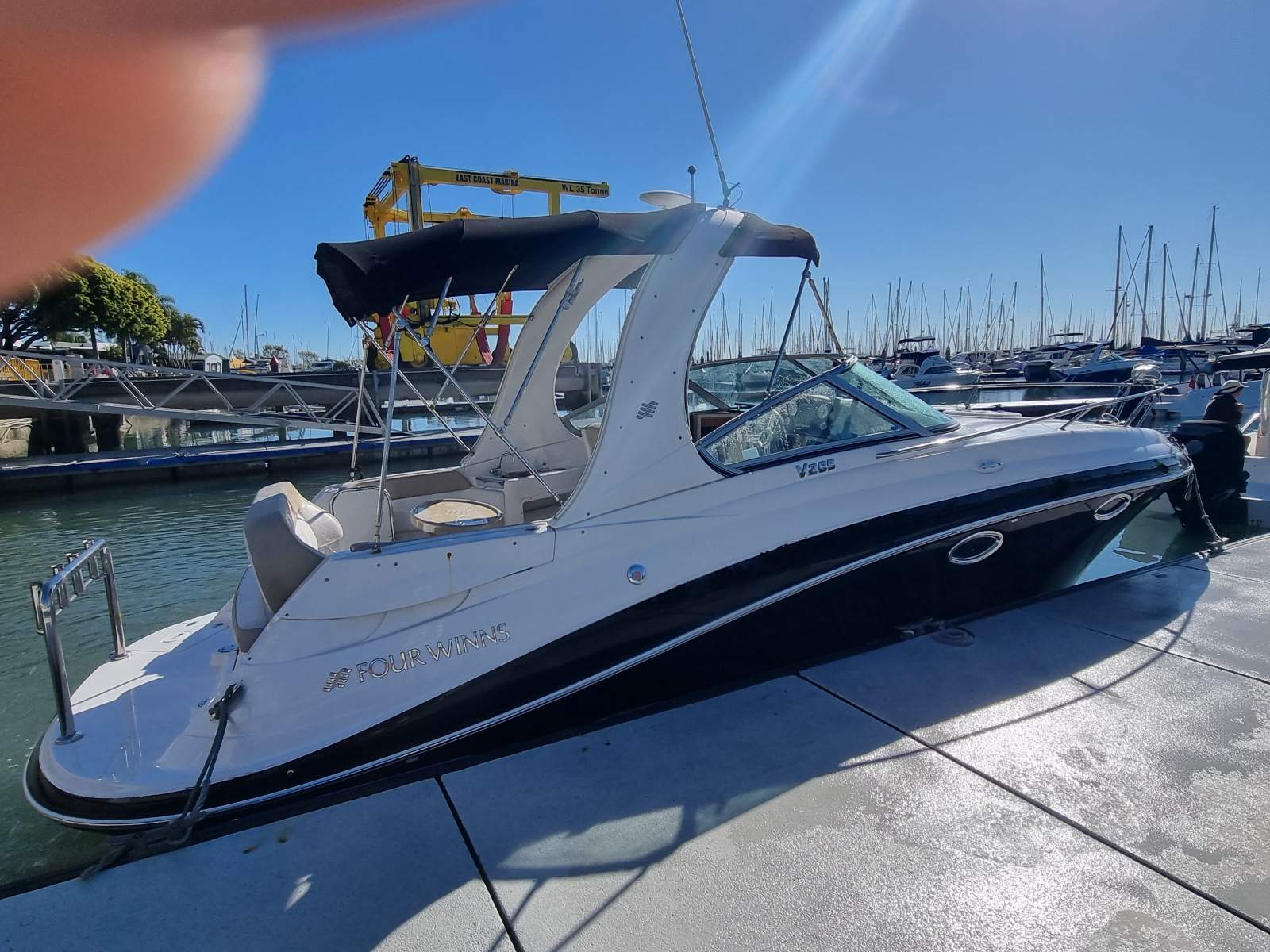 Four Winns V285