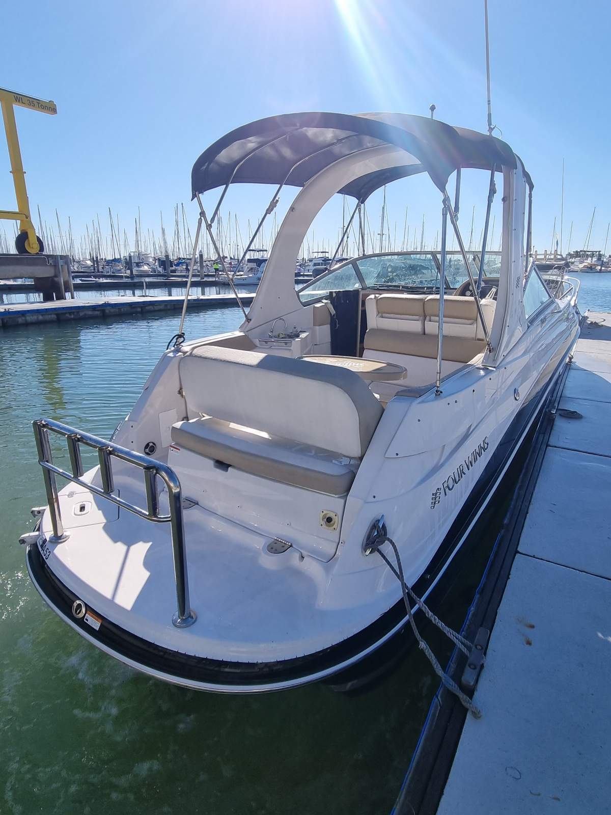 Four Winns V285