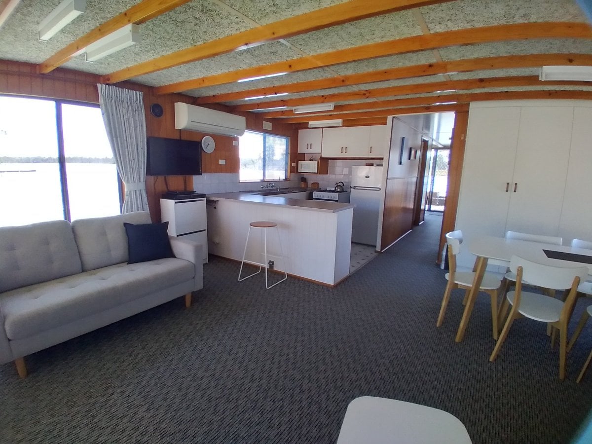 Immaculate 2 Bedroom Houseboat House Boats Boats Online for Sale