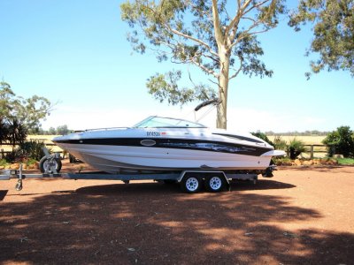 Crownline 252 EX Deck Boat *** FAMILY FRIENDLY BOATING *** $ 56499 ***