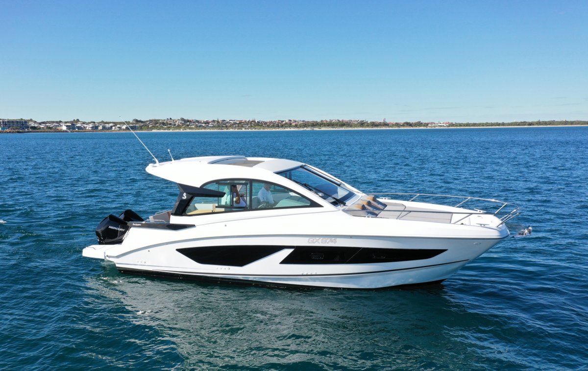 Beneteau Gran Turismo 32 OB WITH JOYSTICK PILOTING