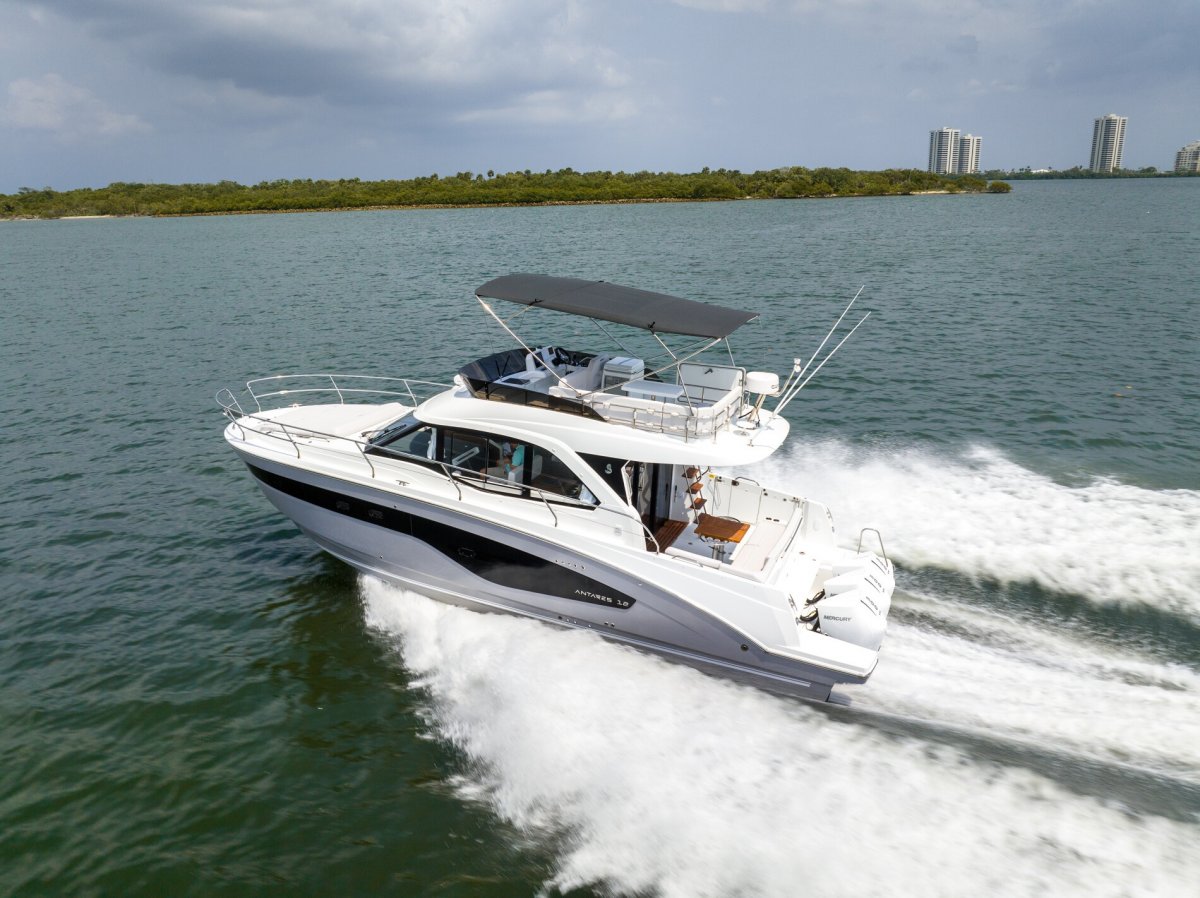 New Beneteau Antares 12 Flybridge