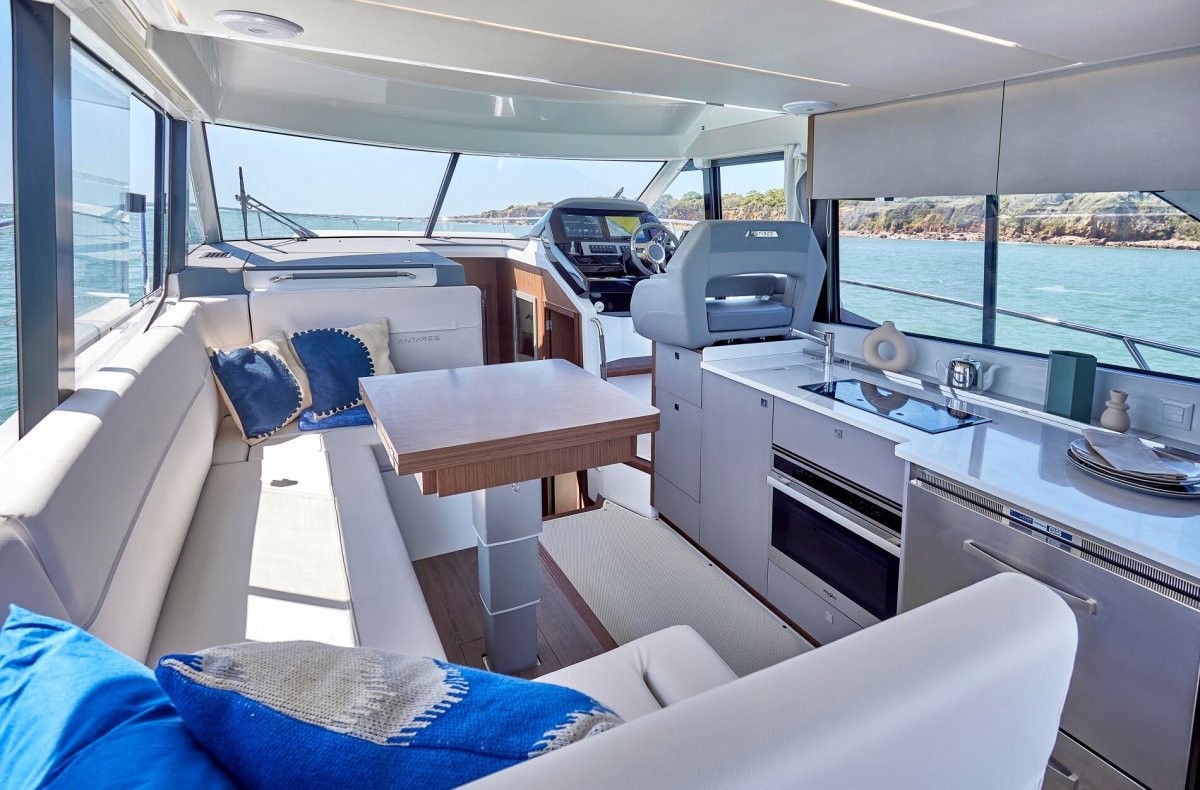 New Beneteau Antares 12 Flybridge