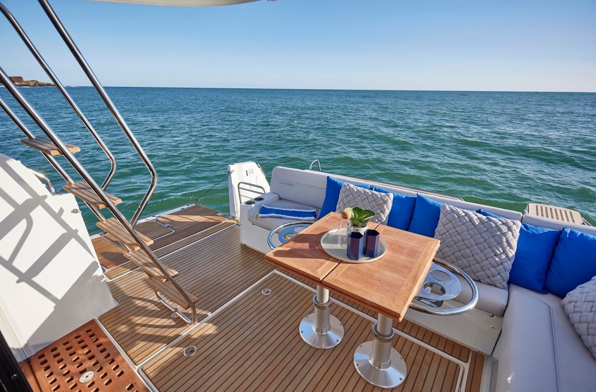 New Beneteau Antares 12 Flybridge