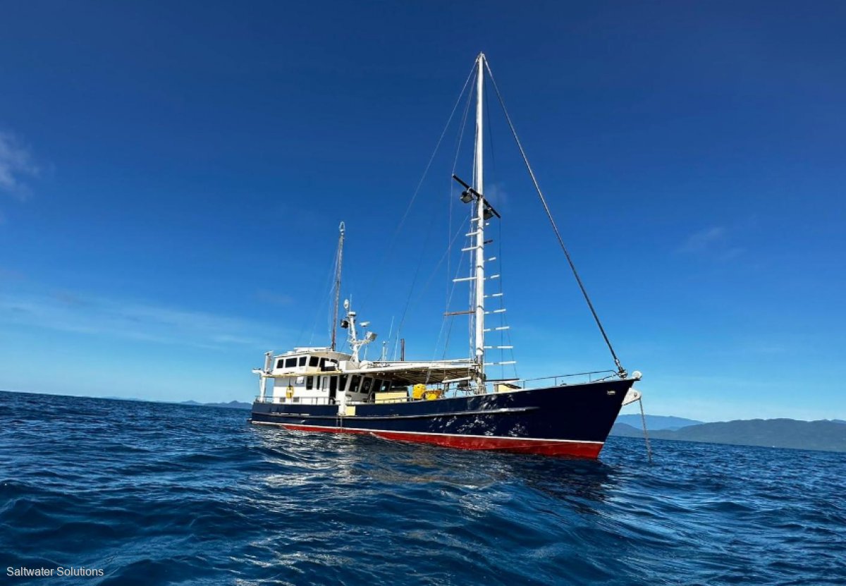 Motor sailor - Price slashed to sell quickly.