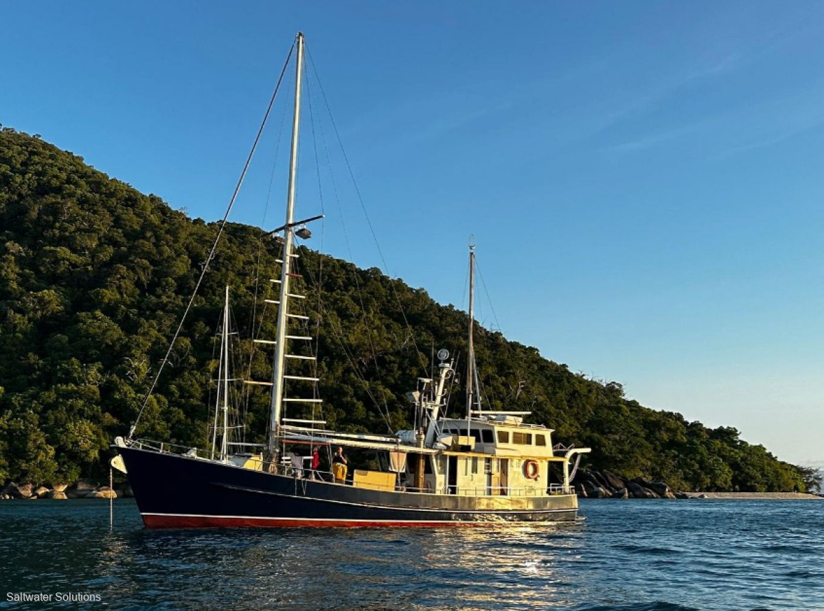Motor sailor - Price slashed to sell quickly.