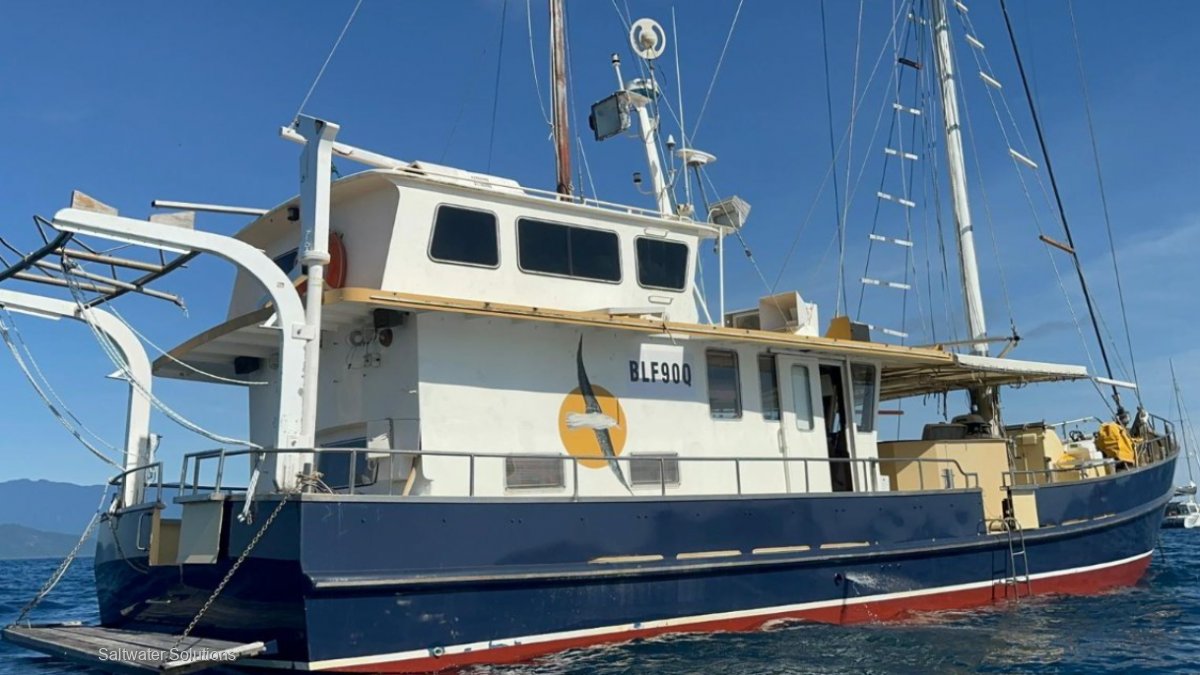 Motor sailor - Price slashed to sell quickly.