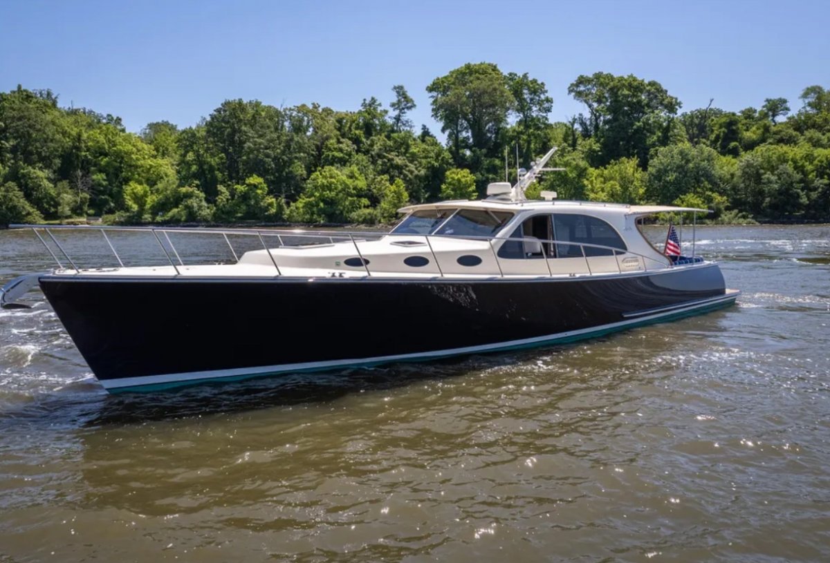 Palm Beach Motor Yachts 50 Sedan