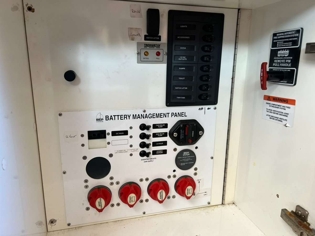  Mustang 32 Sports Cruiser Boat Brokers of Tasmania