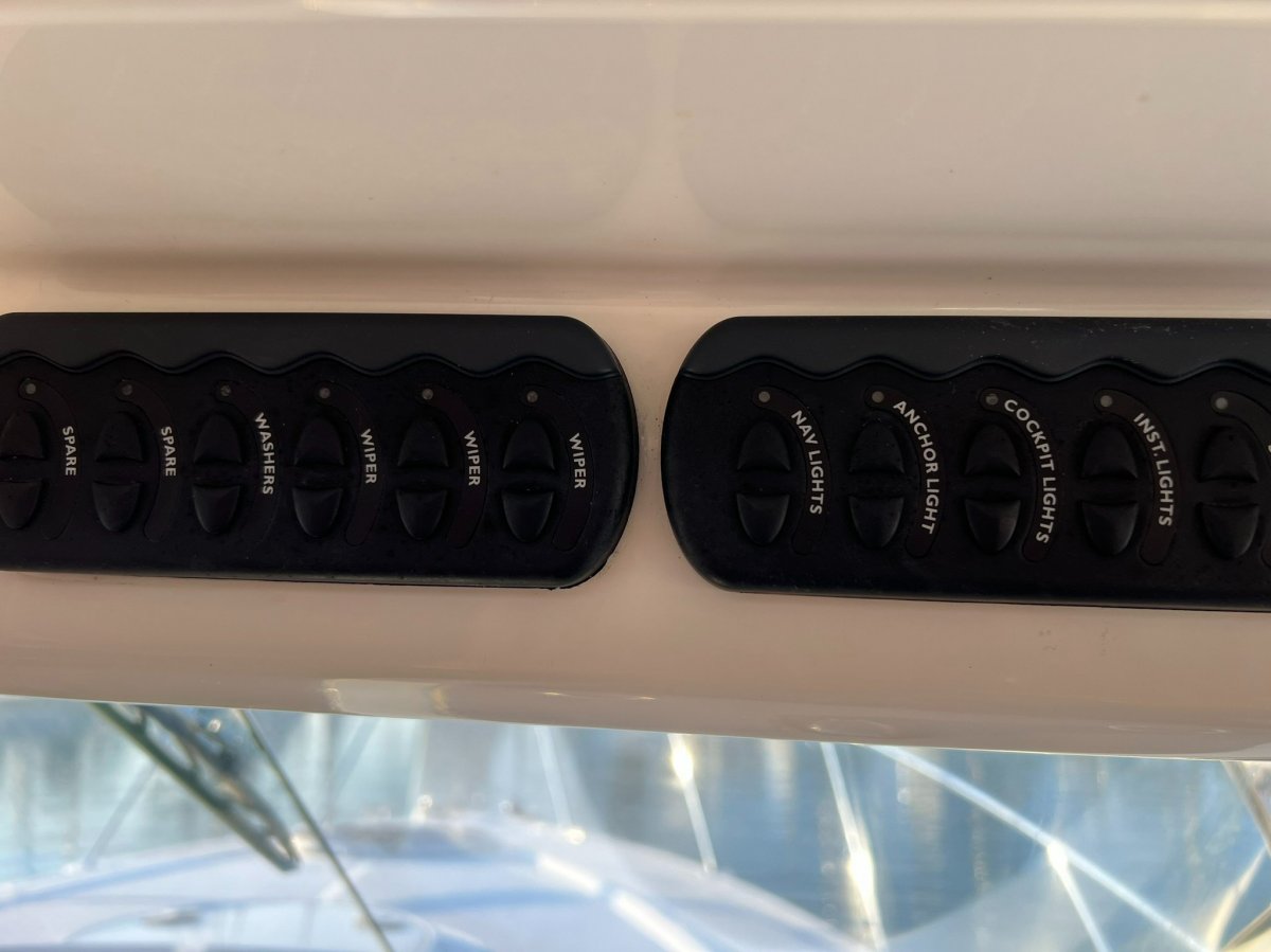  Mustang 32 Sports Cruiser Boat Brokers of Tasmania