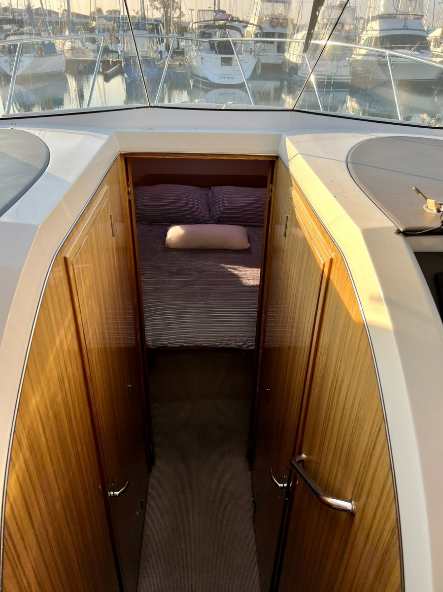  Mustang 32 Sports Cruiser Boat Brokers of Tasmania