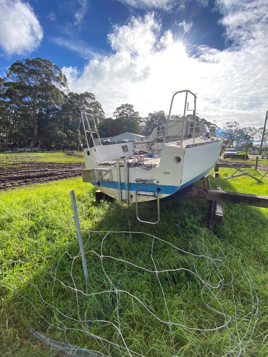 Adams 10 Cabin top lift keel version.