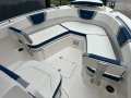 Robalo R230:Removable backrests
