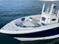 Robalo R230:Removable bow table
