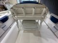 Robalo R230:Esky under helm seats