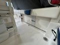 Robalo R230:Rod storage
