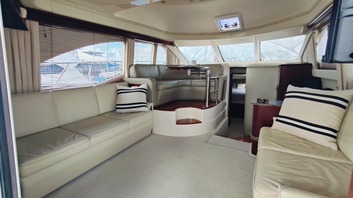 Sea Ray 44 Sedan Bridge