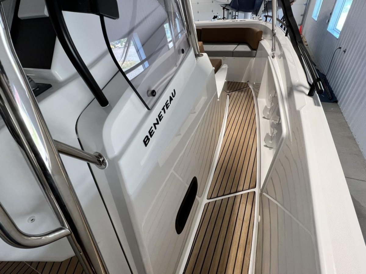 New Beneteau Flyer 9 Spacedeck